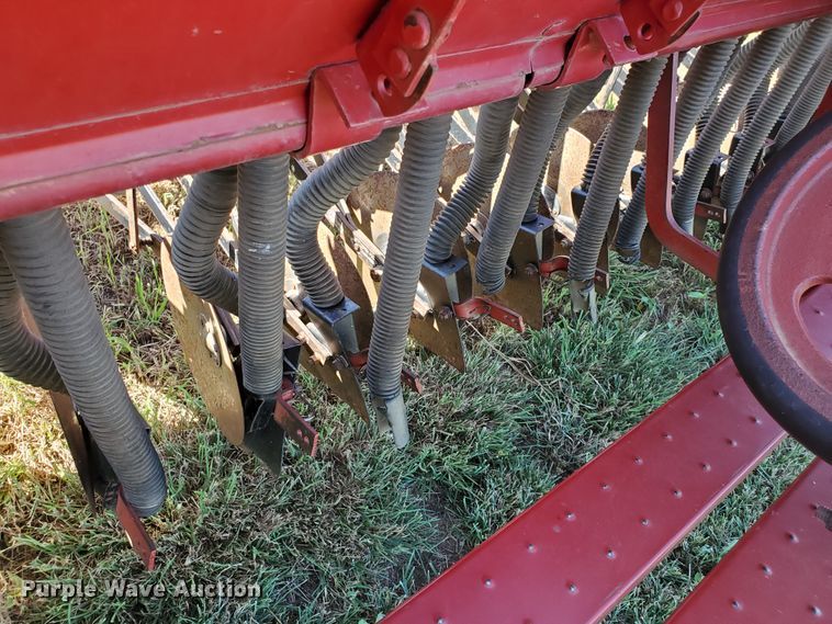 image for item KK9338 1980 International 5100  grain drill