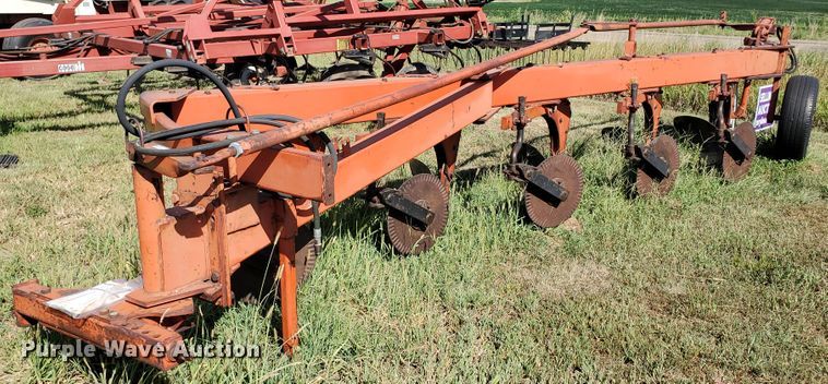 image for item KK9343 1975 Case  five bottom plow