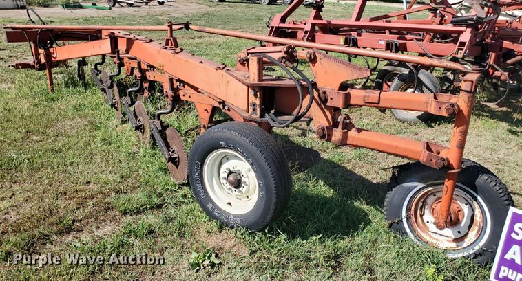image for item KK9343 1975 Case  five bottom plow