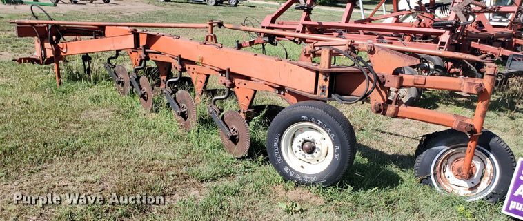 image for item KK9343 1975 Case  five bottom plow