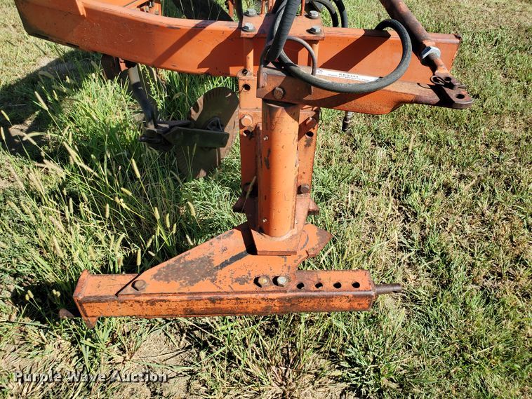 image for item KK9343 1975 Case  five bottom plow
