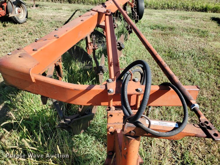 image for item KK9343 1975 Case  five bottom plow