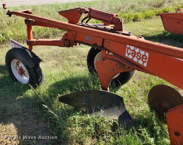 image for item KK9343 1975 Case  five bottom plow