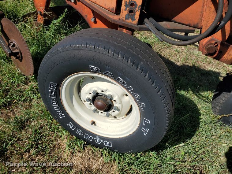 image for item KK9343 1975 Case  five bottom plow