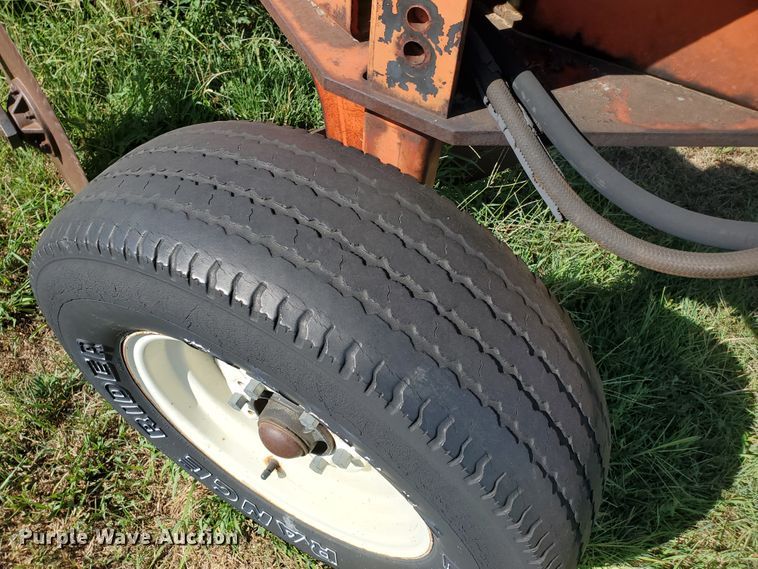 image for item KK9343 1975 Case  five bottom plow