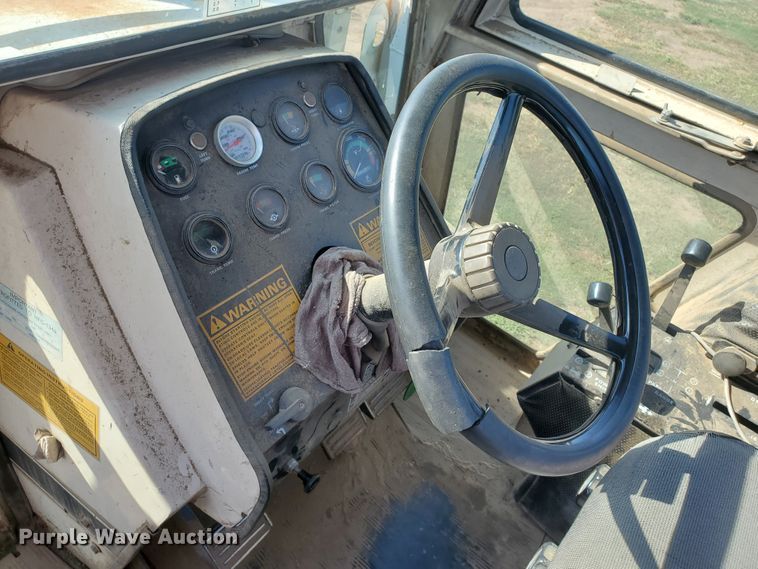 image for item KK9345 1977 Case 1370  tractor