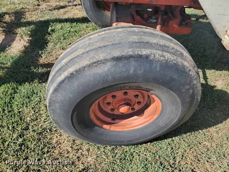 image for item KK9345 1977 Case 1370  tractor