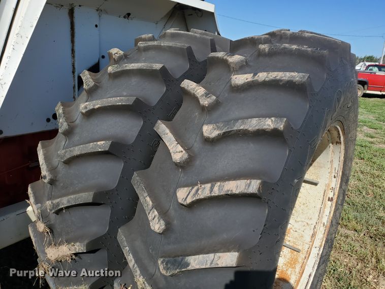 image for item KK9345 1977 Case 1370  tractor