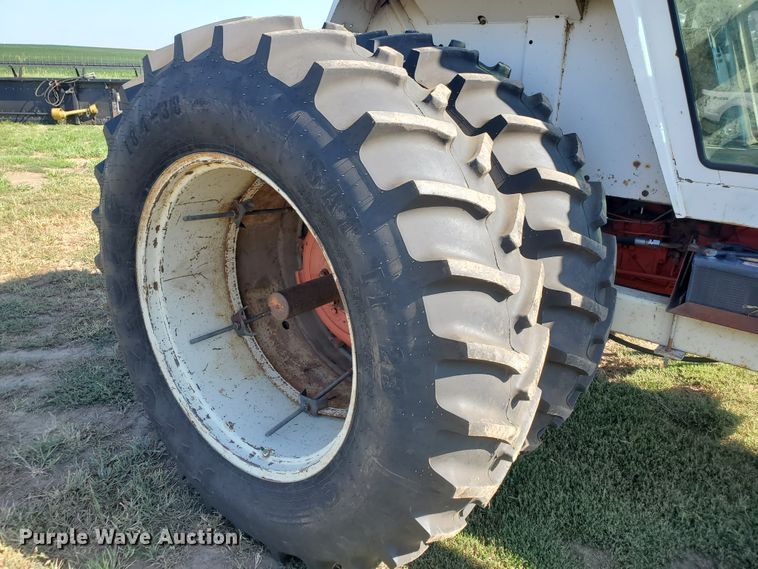 image for item KK9345 1977 Case 1370  tractor