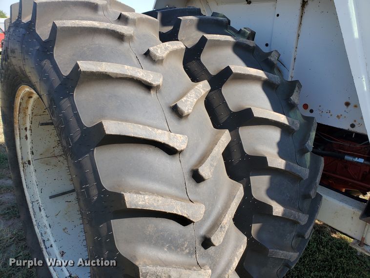 image for item KK9345 1977 Case 1370  tractor