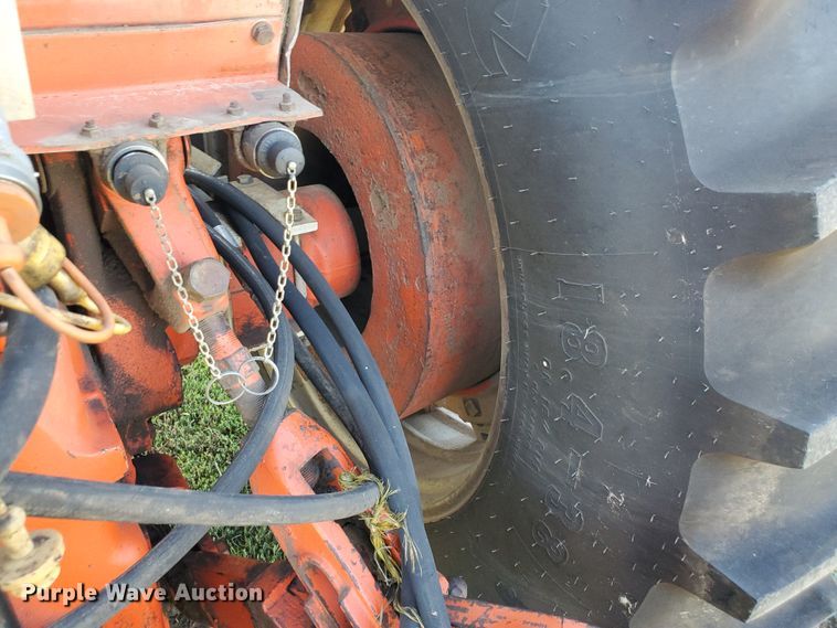 image for item KK9345 1977 Case 1370  tractor