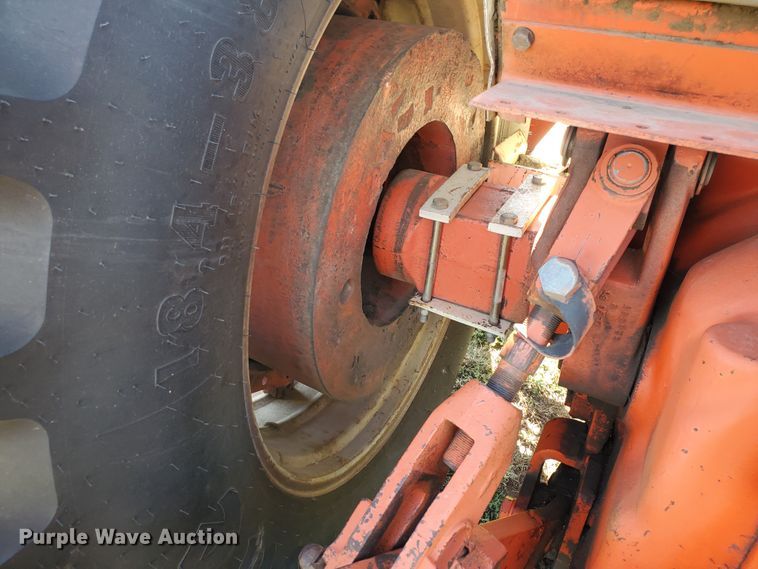 image for item KK9345 1977 Case 1370  tractor