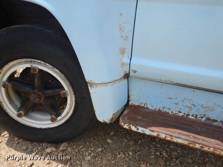 image for item KW9816 1972 Ford F700  grain truck