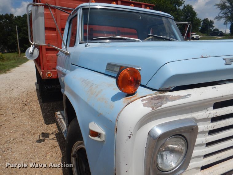 image for item KW9816 1972 Ford F700  grain truck