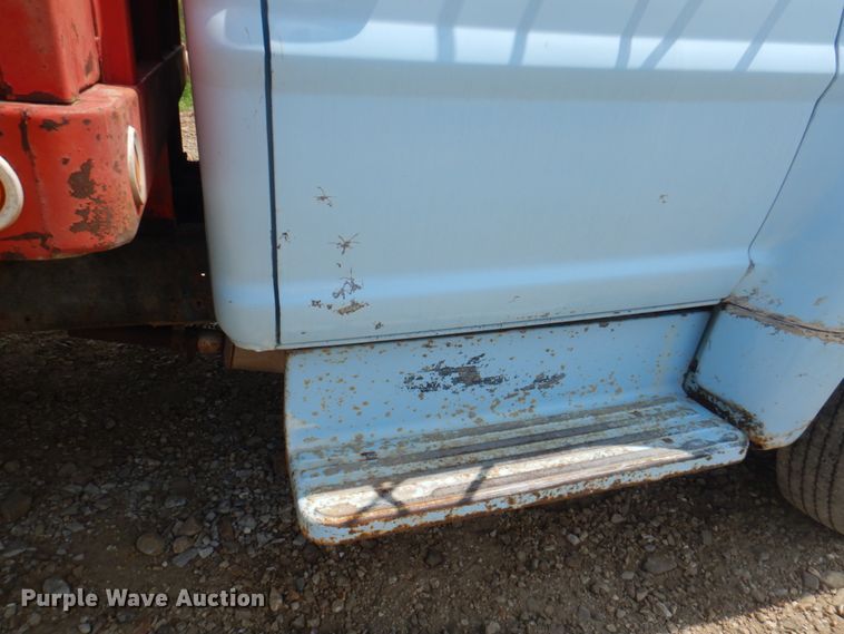 image for item KW9816 1972 Ford F700  grain truck