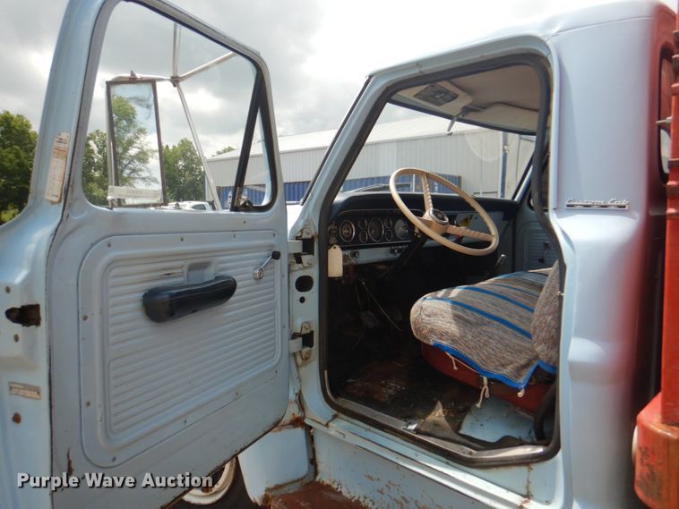 image for item KW9816 1972 Ford F700  grain truck