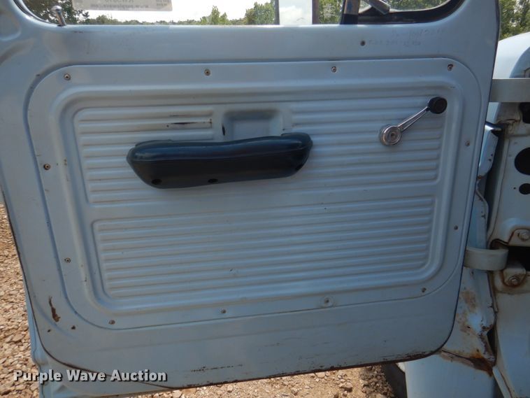 image for item KW9816 1972 Ford F700  grain truck