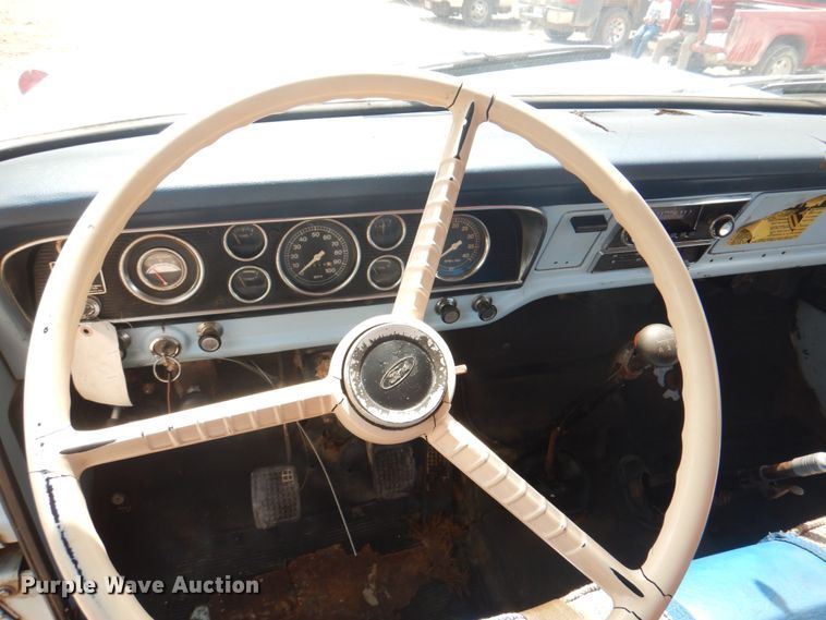image for item KW9816 1972 Ford F700  grain truck