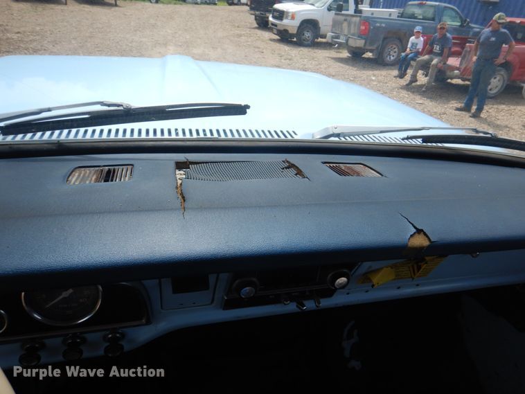 image for item KW9816 1972 Ford F700  grain truck
