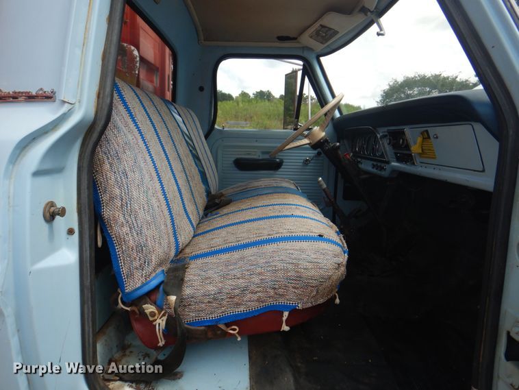 image for item KW9816 1972 Ford F700  grain truck