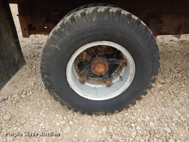 image for item KW9816 1972 Ford F700  grain truck