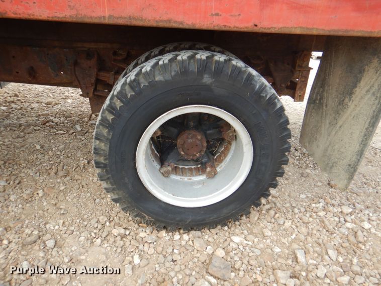 image for item KW9816 1972 Ford F700  grain truck