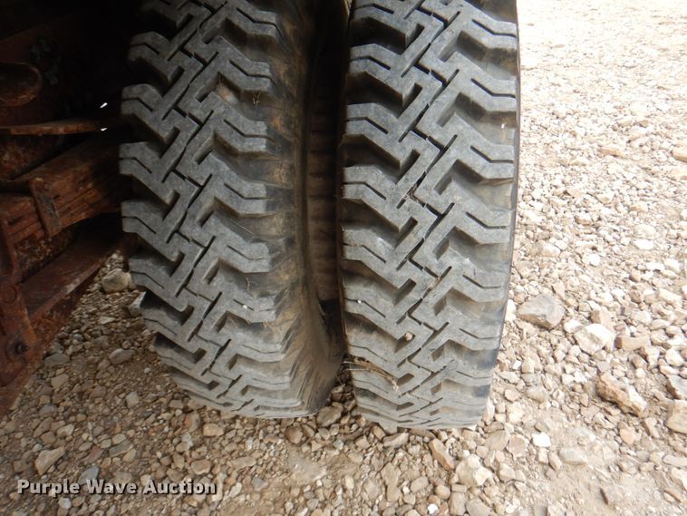 image for item KW9816 1972 Ford F700  grain truck