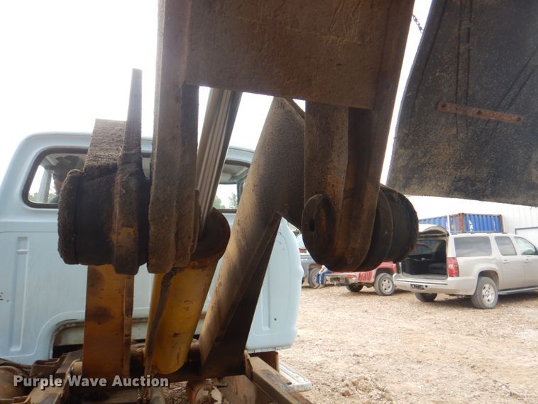 image for item KW9816 1972 Ford F700  grain truck