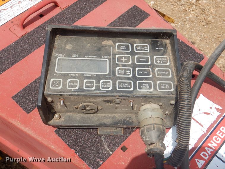 image for item KW9822 1995 New Holland 650 Fastnet  round baler
