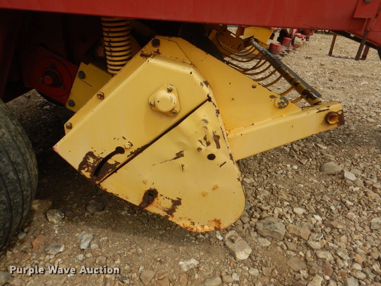 image for item KW9822 1995 New Holland 650 Fastnet  round baler