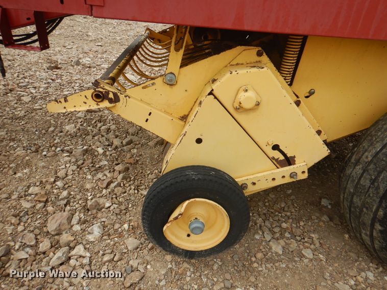 image for item KW9822 1995 New Holland 650 Fastnet  round baler