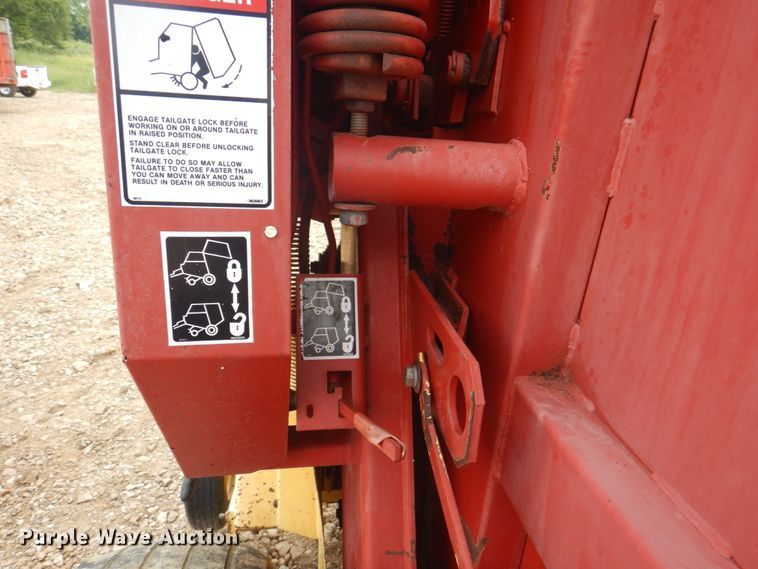 image for item KW9822 1995 New Holland 650 Fastnet  round baler