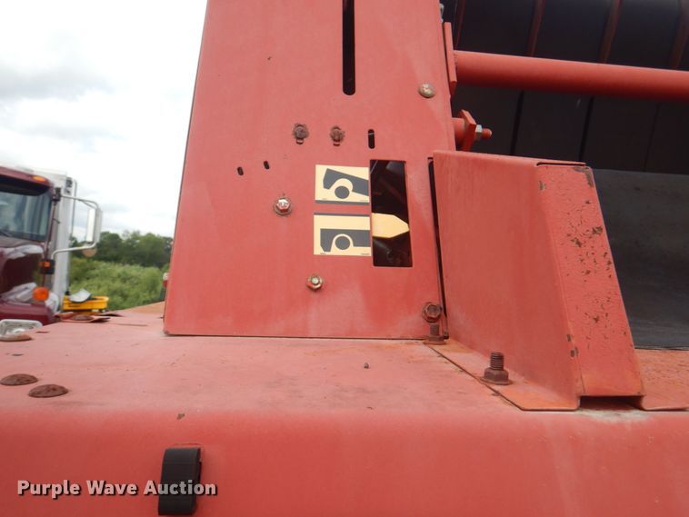 image for item KW9822 1995 New Holland 650 Fastnet  round baler