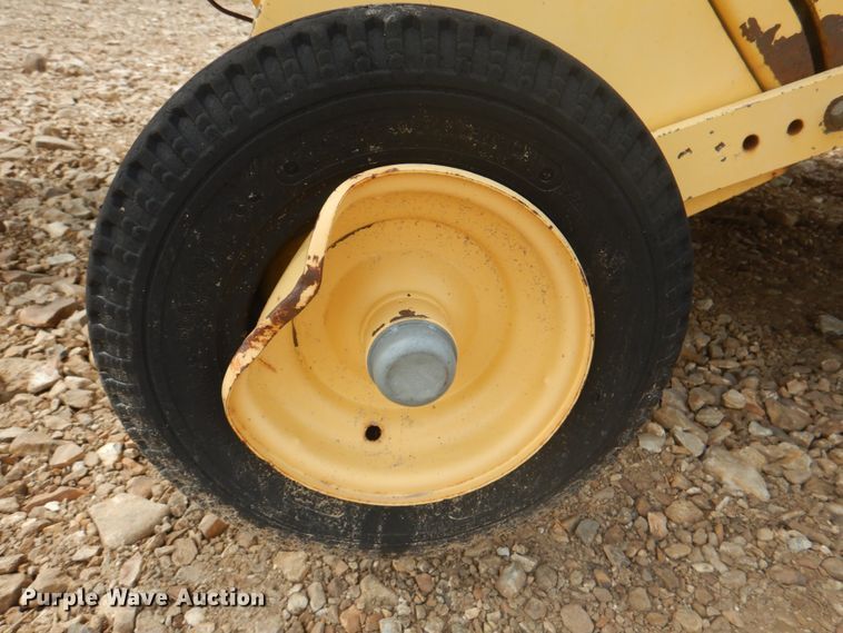 image for item KW9822 1995 New Holland 650 Fastnet  round baler