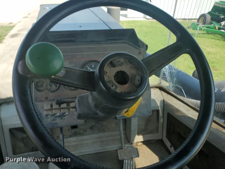 image for item KY9146 1985 Versatile 976  4WD tractor