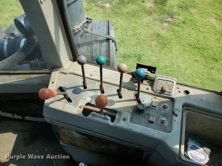 image for item KY9146 1985 Versatile 976  4WD tractor