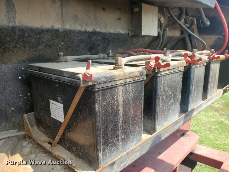 image for item KY9146 1985 Versatile 976  4WD tractor