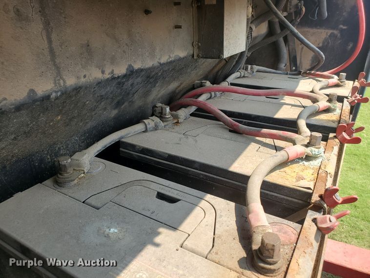 image for item KY9146 1985 Versatile 976  4WD tractor