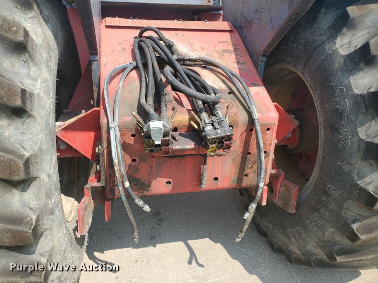image for item KY9146 1985 Versatile 976  4WD tractor