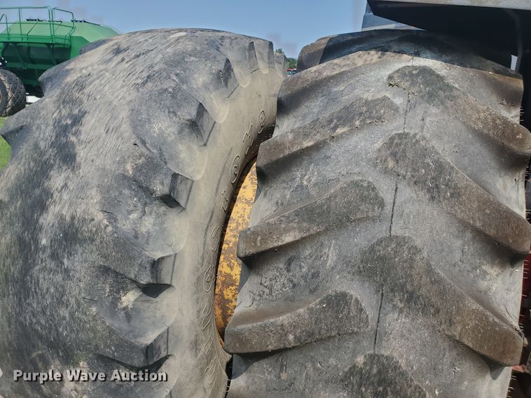 image for item KY9146 1985 Versatile 976  4WD tractor