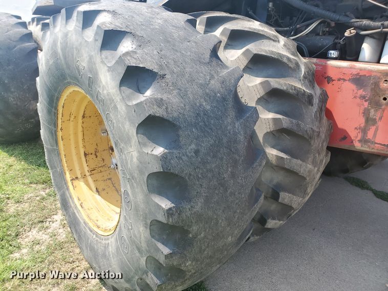 image for item KY9146 1985 Versatile 976  4WD tractor