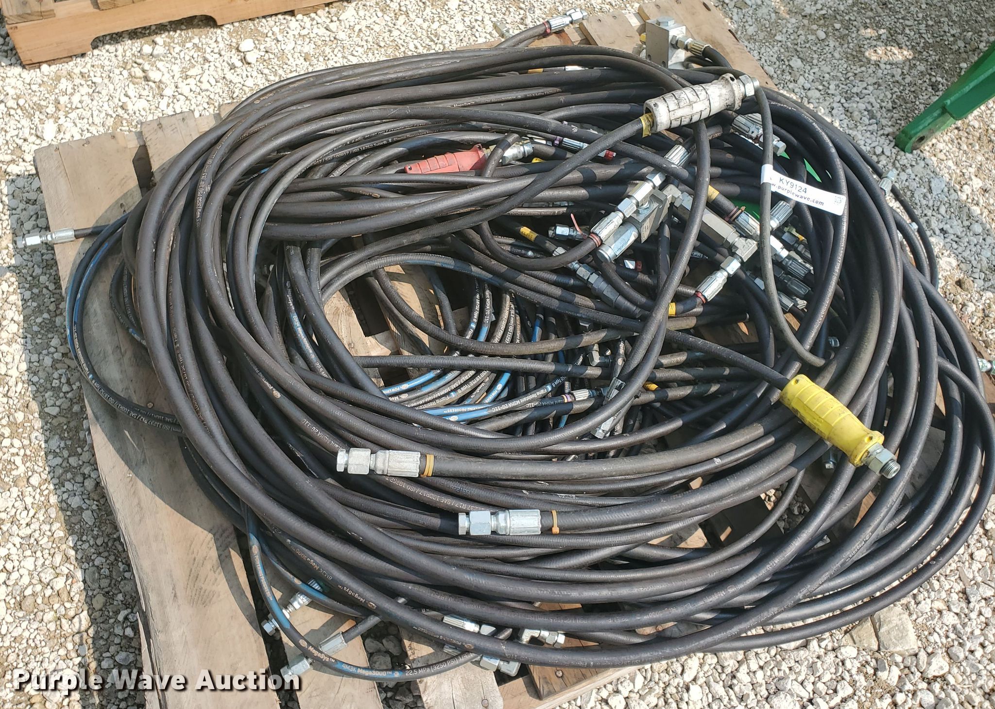 Hydraulic hoses in Assaria, KS Item KY9124 sold Purple Wave