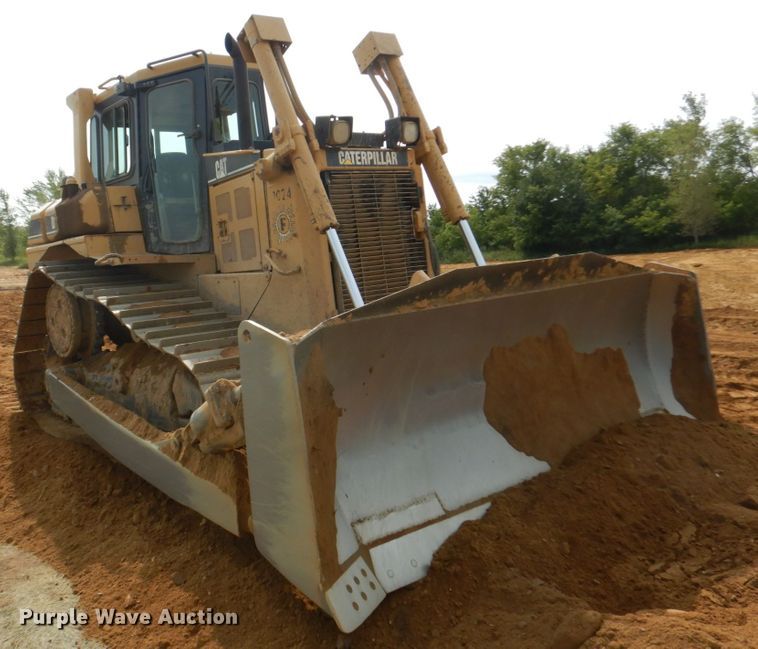 image for item DI1112 2002 Caterpillar D6R XW  dozer