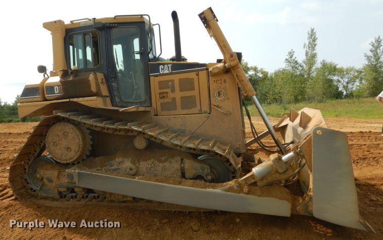 image for item DI1112 2002 Caterpillar D6R XW  dozer