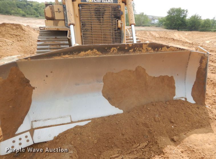 image for item DI1112 2002 Caterpillar D6R XW  dozer