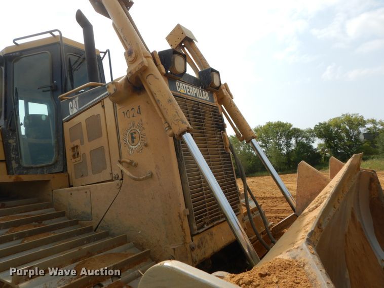image for item DI1112 2002 Caterpillar D6R XW  dozer