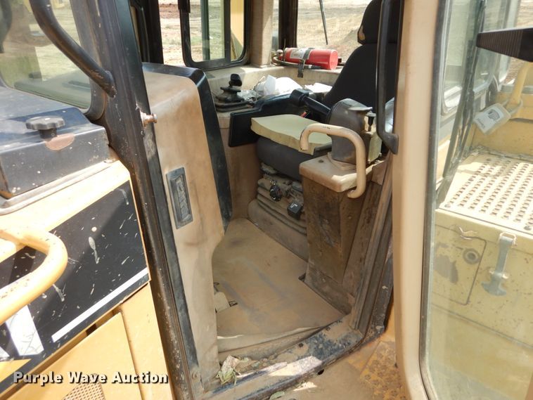image for item DI1112 2002 Caterpillar D6R XW  dozer