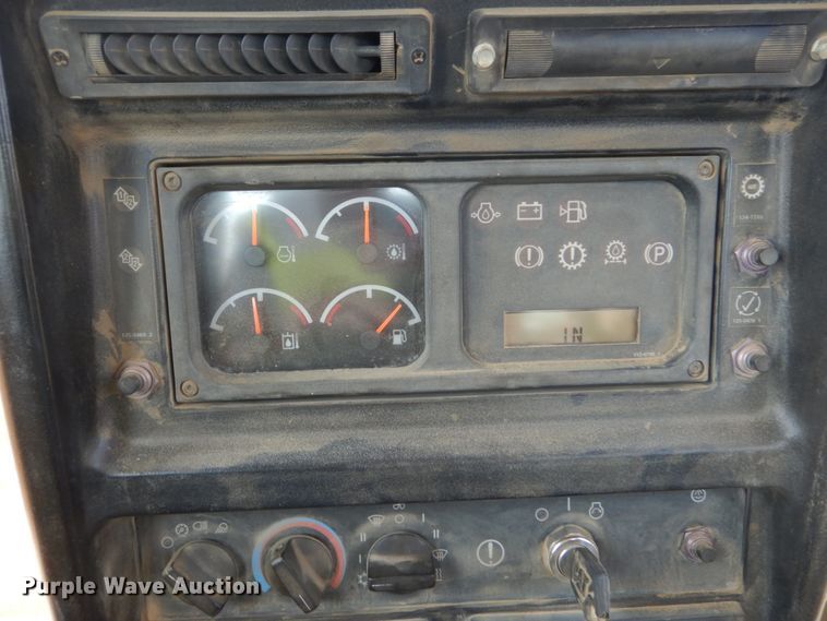 image for item DI1112 2002 Caterpillar D6R XW  dozer