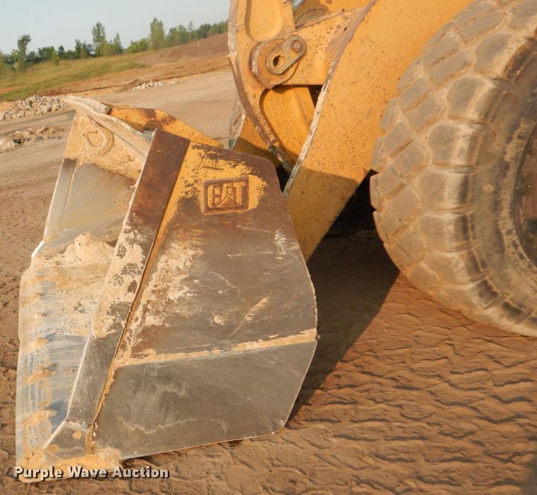 image for item DI1113 2004 Caterpillar 966G Series II  wheel loader