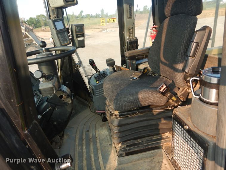 image for item DI1113 2004 Caterpillar 966G Series II  wheel loader